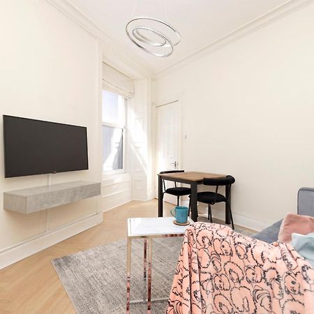Joivy Modern Flat In City Centre - For Up To 3 Guests Apartment เอดินบะระ ภายนอก รูปภาพ