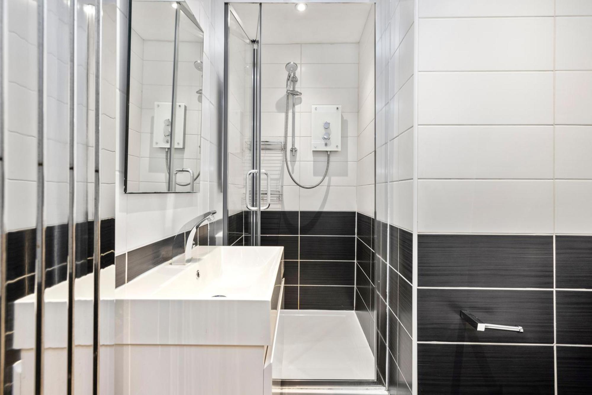 Joivy Modern Flat In City Centre - For Up To 3 Guests Apartment เอดินบะระ ภายนอก รูปภาพ