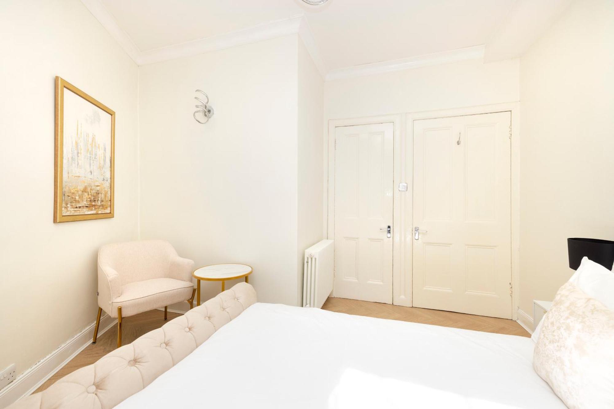Joivy Modern Flat In City Centre - For Up To 3 Guests Apartment เอดินบะระ ภายนอก รูปภาพ