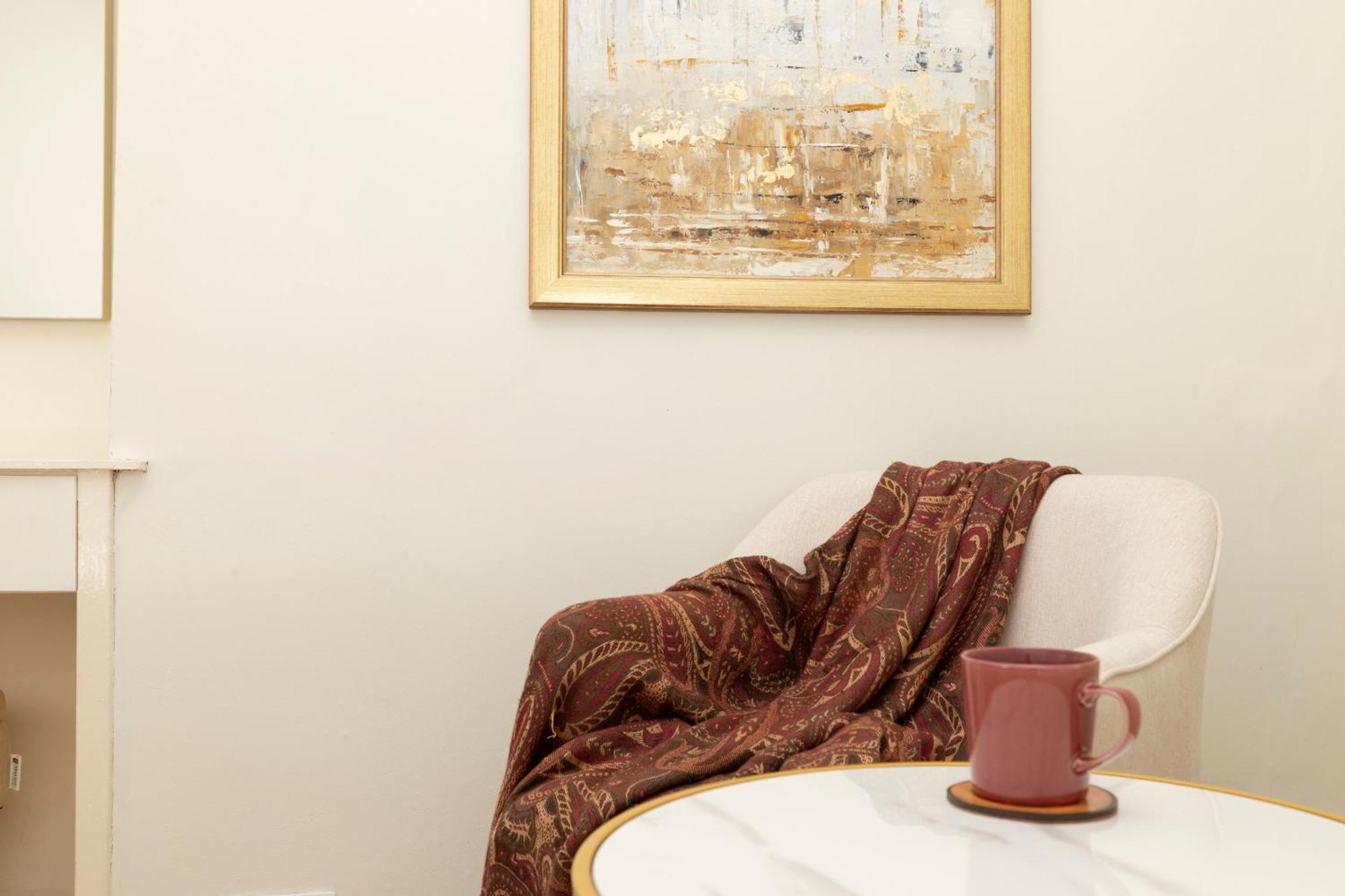 Joivy Modern Flat In City Centre - For Up To 3 Guests Apartment เอดินบะระ ภายนอก รูปภาพ