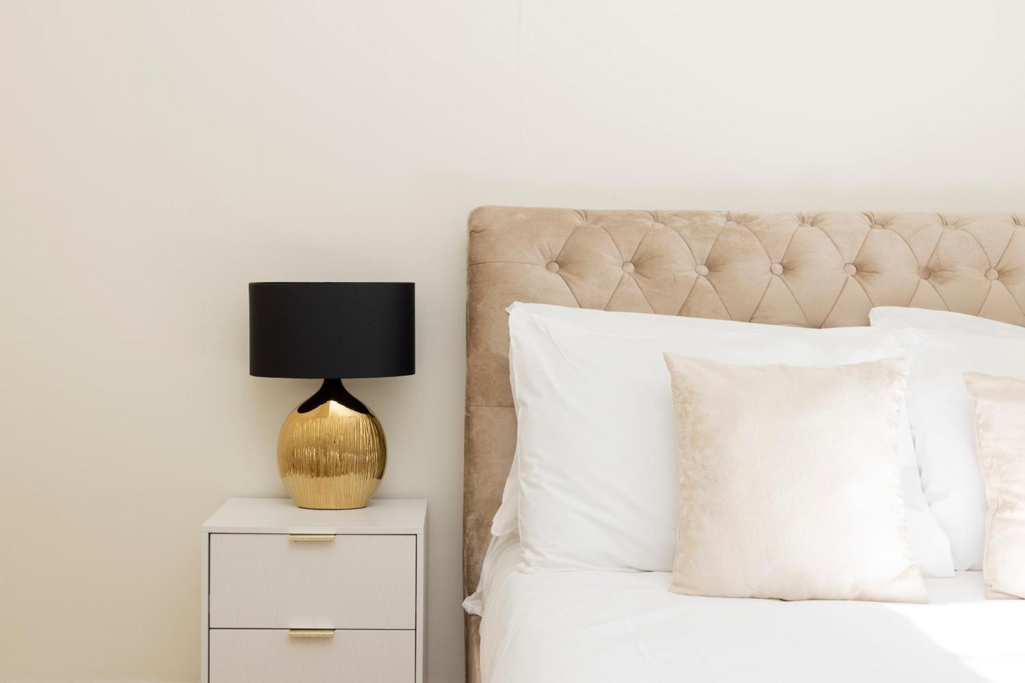 Joivy Modern Flat In City Centre - For Up To 3 Guests Apartment เอดินบะระ ภายนอก รูปภาพ