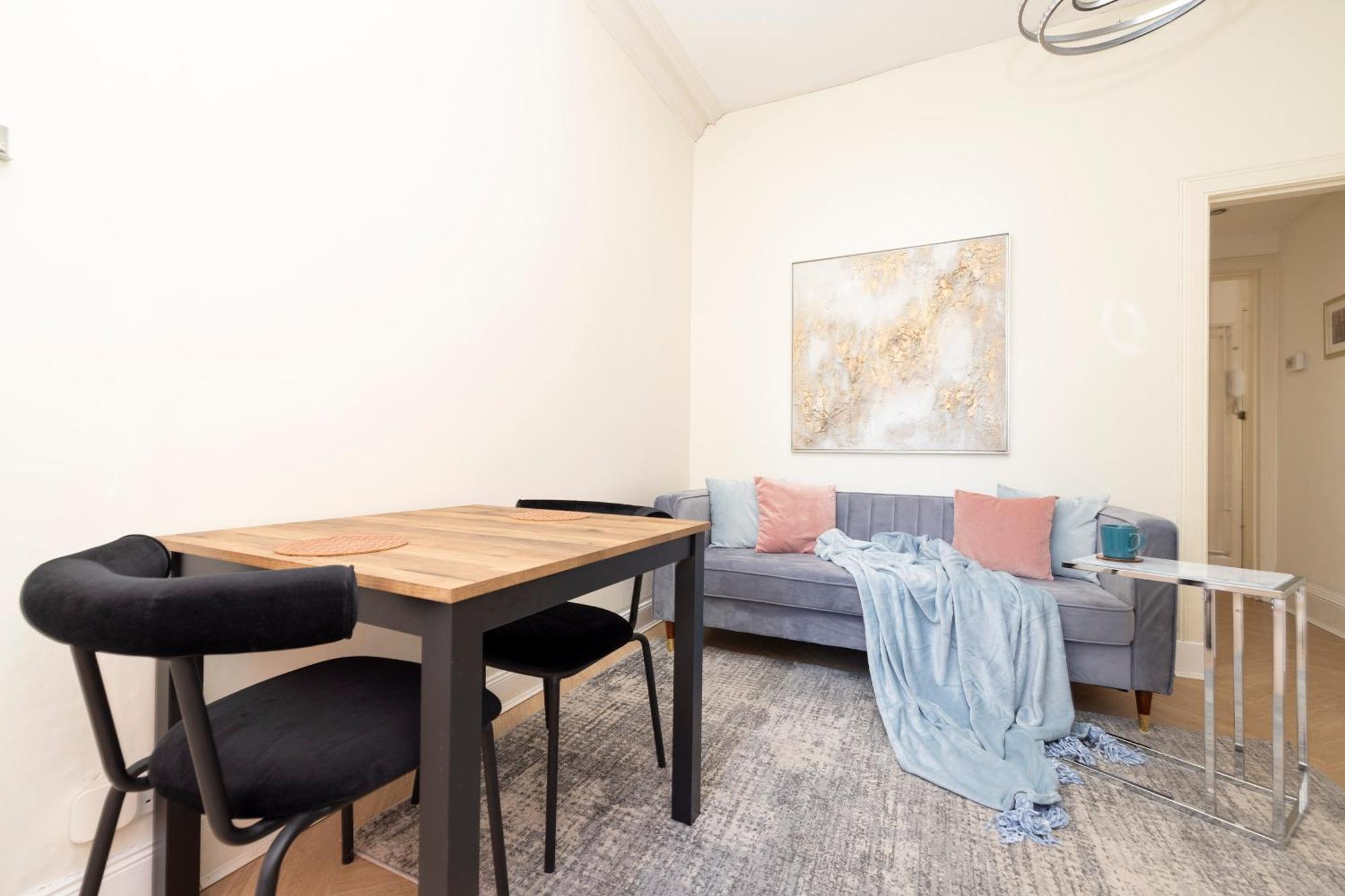 Joivy Modern Flat In City Centre - For Up To 3 Guests Apartment เอดินบะระ ภายนอก รูปภาพ