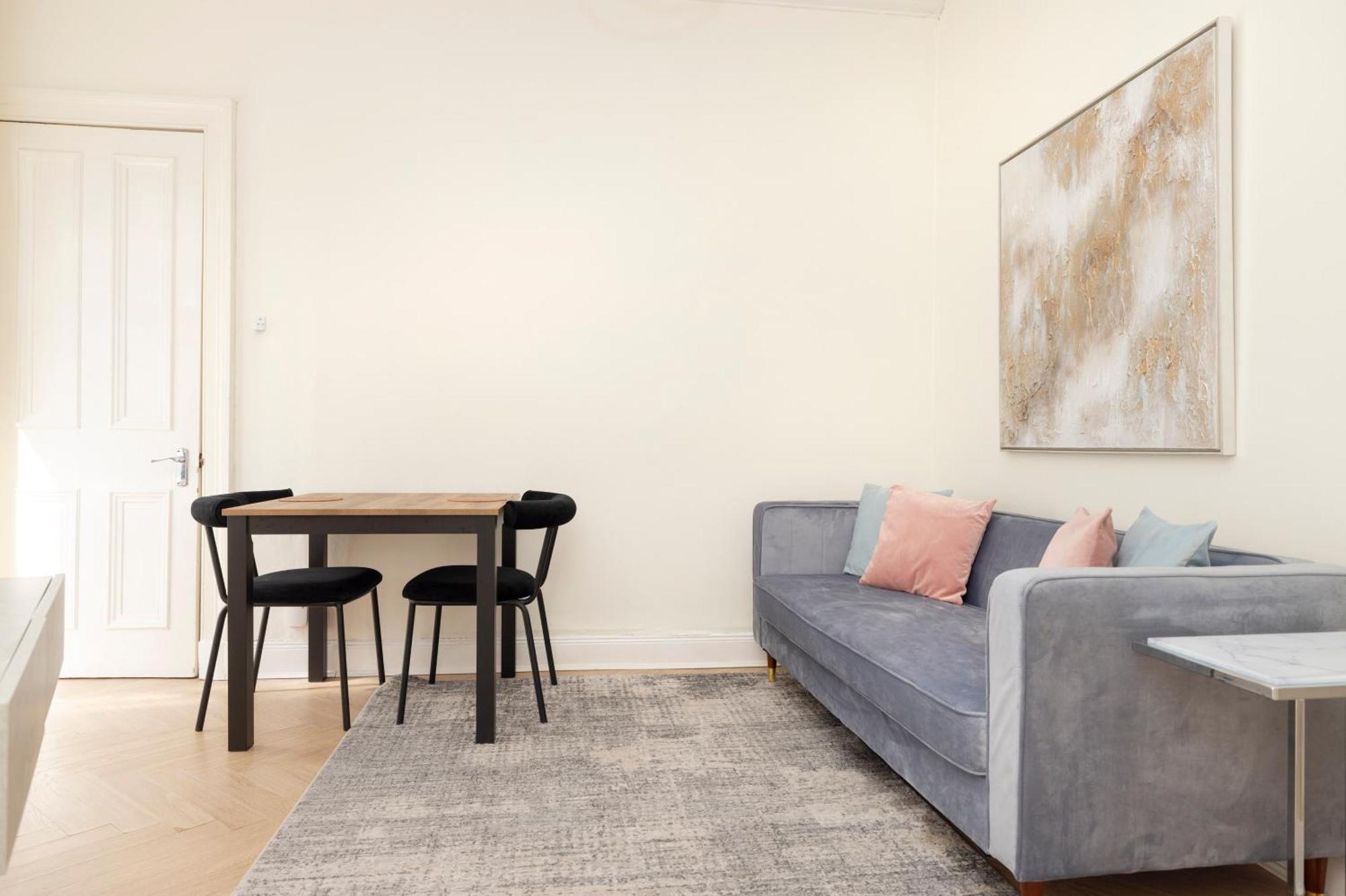 Joivy Modern Flat In City Centre - For Up To 3 Guests Apartment เอดินบะระ ภายนอก รูปภาพ