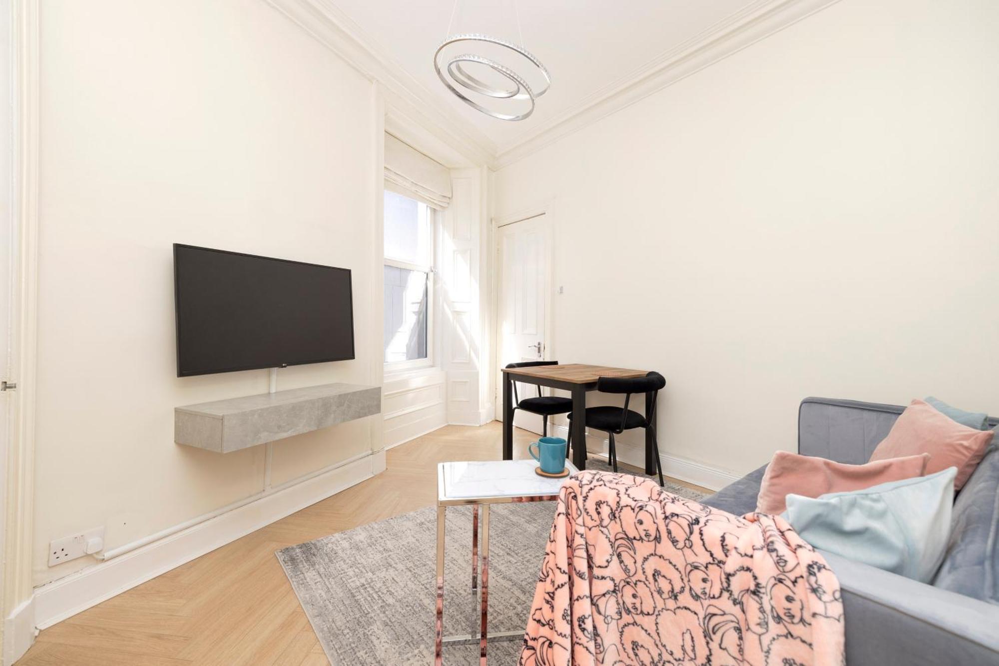 Joivy Modern Flat In City Centre - For Up To 3 Guests Apartment เอดินบะระ ภายนอก รูปภาพ