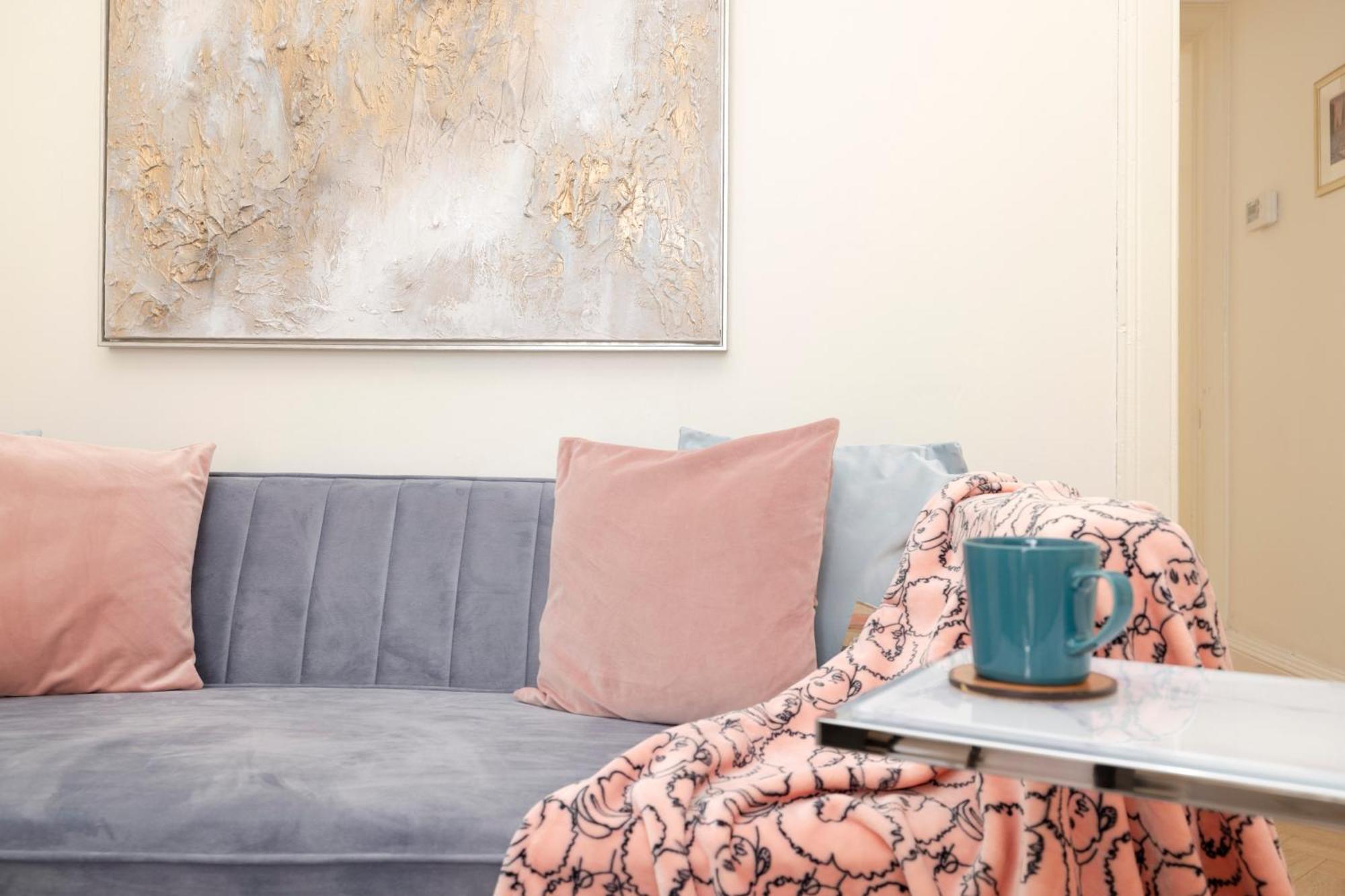 Joivy Modern Flat In City Centre - For Up To 3 Guests Apartment เอดินบะระ ภายนอก รูปภาพ