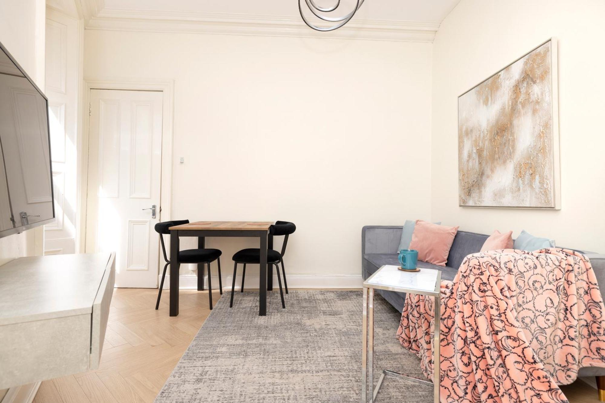 Joivy Modern Flat In City Centre - For Up To 3 Guests Apartment เอดินบะระ ภายนอก รูปภาพ