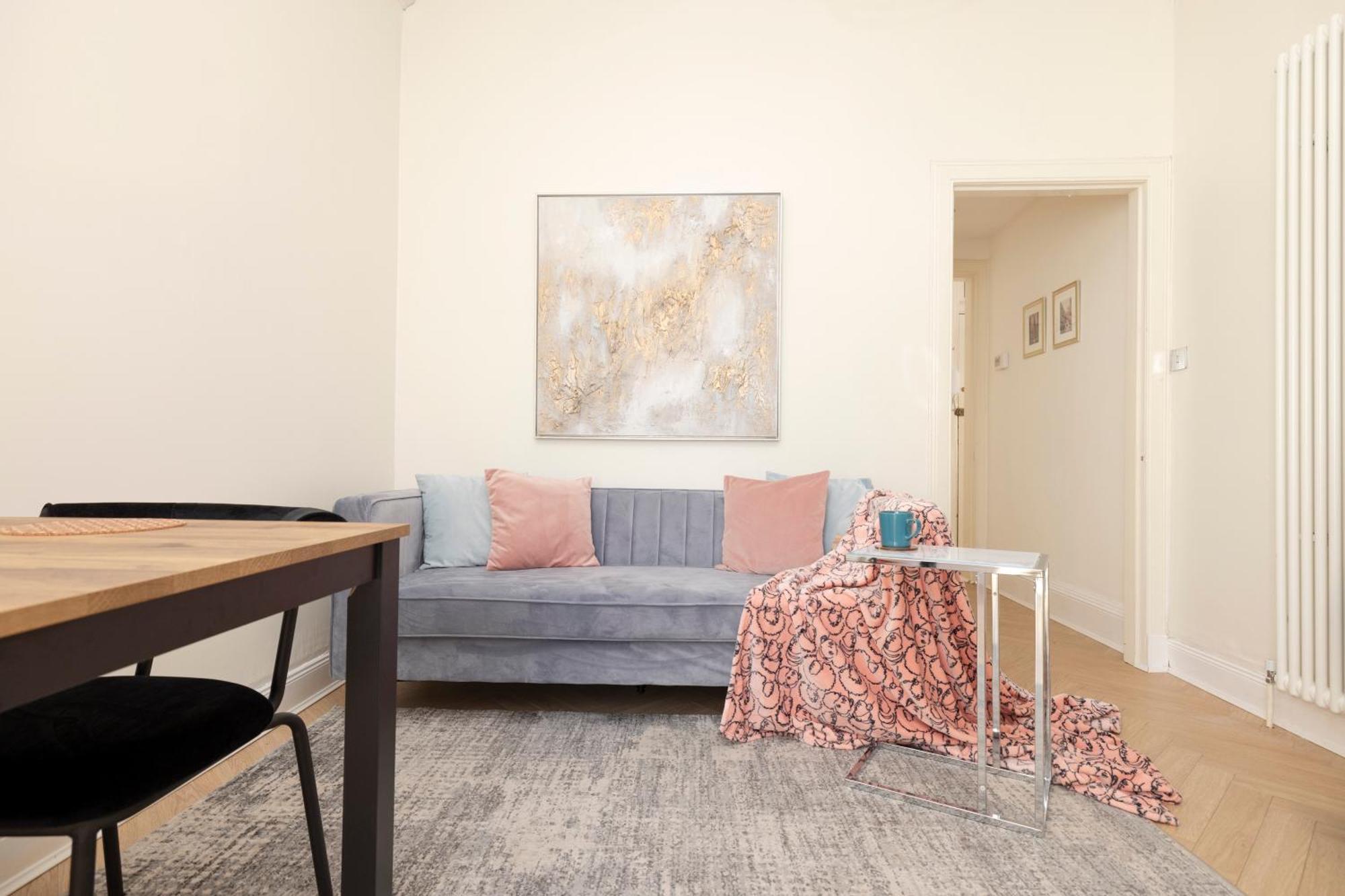 Joivy Modern Flat In City Centre - For Up To 3 Guests Apartment เอดินบะระ ภายนอก รูปภาพ