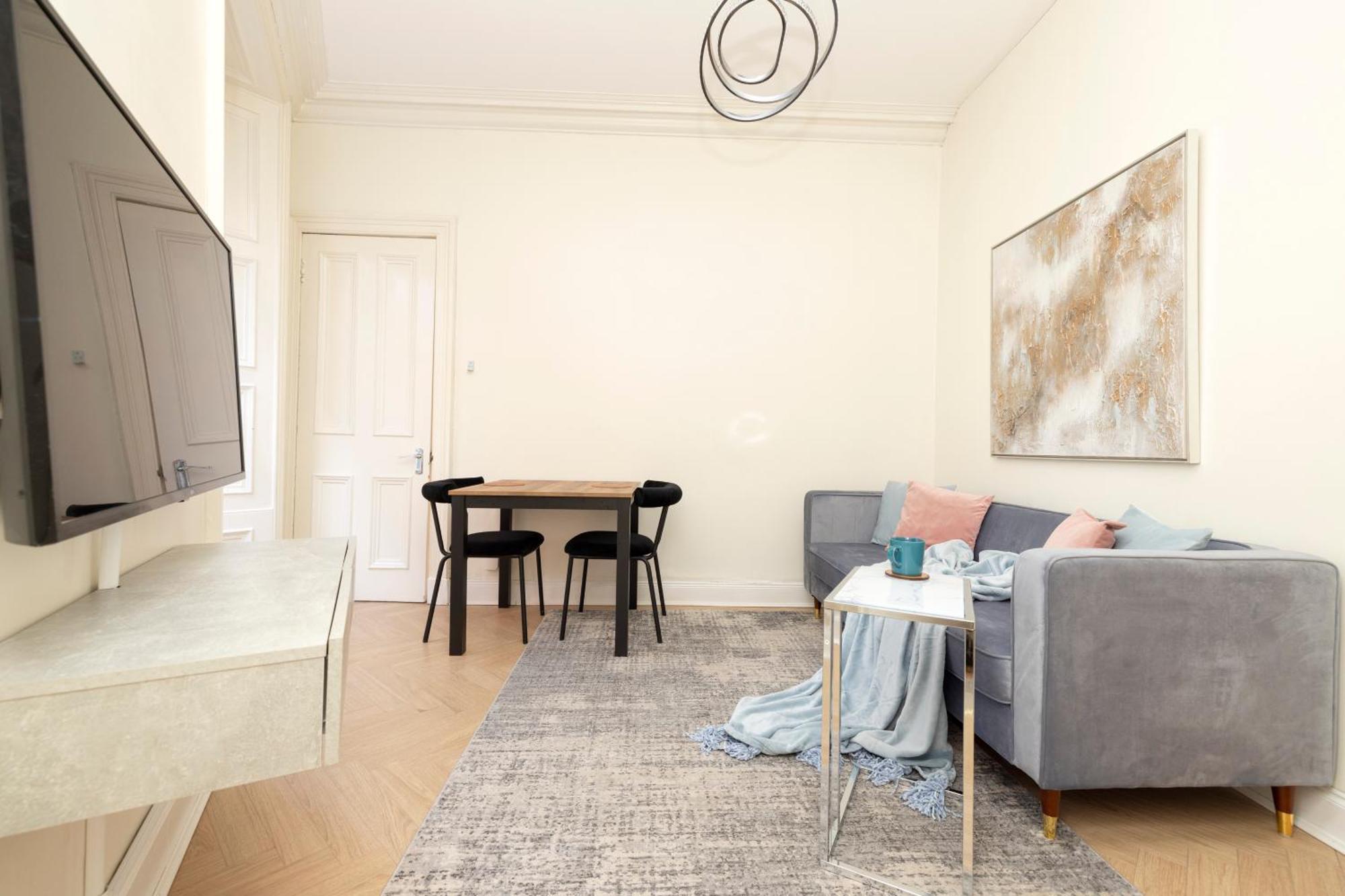 Joivy Modern Flat In City Centre - For Up To 3 Guests Apartment เอดินบะระ ภายนอก รูปภาพ